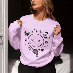 Funny Smile Face Sweatshirt for Girls - Cute Gift for Mom, Trendy and Girly Colors - Crewneck Sweatshirt, Top Gift for Her, Cozy Jumper, Mom