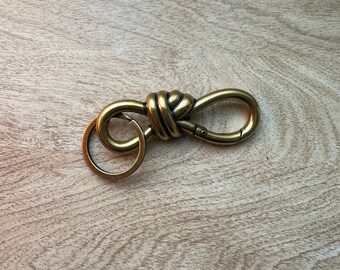 Aquzhou 4 Pack Gold Twist Knot Clasp Bag Charm Keychain With Brass Key