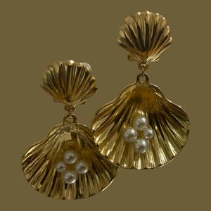 Gold shell and pearl earrings