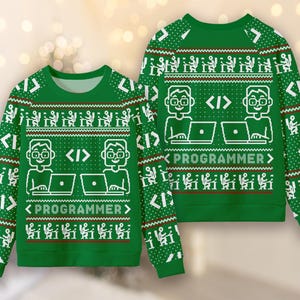 Peut inclure: Un sweat-shirt vert à manches longues avec un motif blanc répétitif représentant des personnes travaillant sur des ordinateurs portables, des balises de code et le texte PROGRAMMER. Le design inclut des bandes horizontales avec des points blancs.