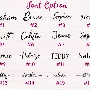 Peut inclure: Une image pr&eacute;sente seize options de polices de caract&egrave;res diff&eacute;rentes, chacune avec un nom et un num&eacute;ro. Le texte "Font Option" est en haut. Les noms incluent Graham, Bruce, Sophia, Harriet, Smith, Calista, Jennie, Sophia, Jamie, Heloise, TEDDY, Natalie, ashley, kristin, calista et stacy.