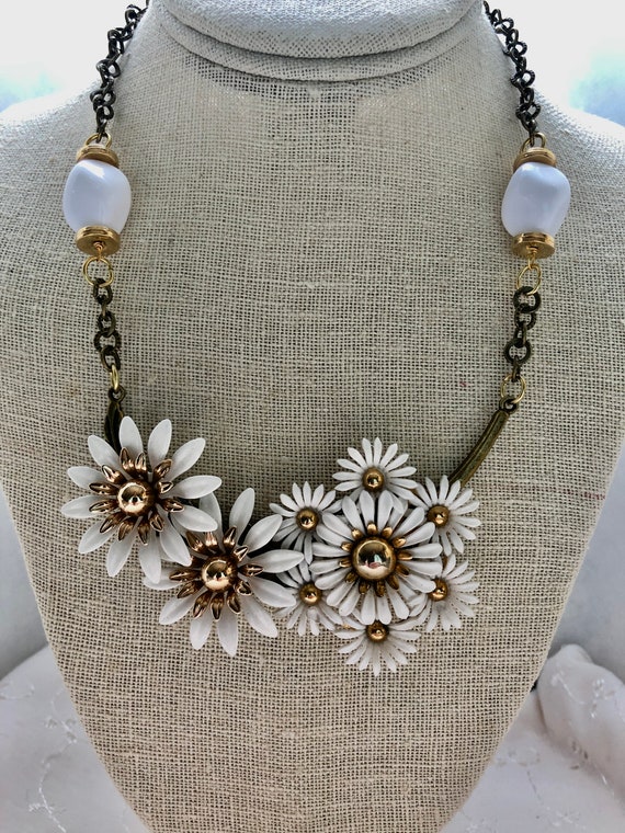 Repurposed Vintage White Daisies Upcycled Antique… - image 1