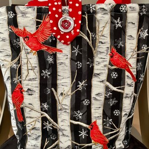 Bolso de mano Doodaba hecho a mano con copos de nieve, pájaros rojos, árboles de abedul y cardenales de invierno para Navidad
