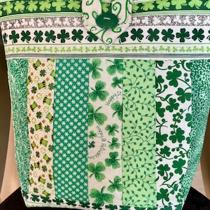 Bolso de mano con tiras de patchwork celta irlandesas de San Patricio con tréboles verdes, bolso de mano Doodaba hecho a mano