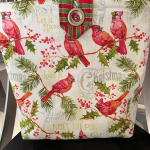 Bolso de mano Doodaba hecho a mano con diseño de pájaros rojos, ramas de pino y bayas, con motivos navideños e invierno