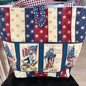 Bolso de mano acolchado con estrellas de EE. UU., estilo patriótico vintage, con diseño de Clapsaddle, el 4 de julio, burdeos, rojo, azul y marfil, hecho a mano.