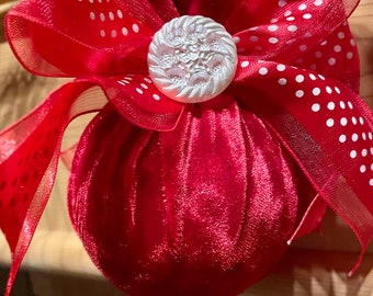 Christmas Valentine Red Velvet White Floral Button Ball Bauble Bows Reversible Ball Ornament Shabby Chic Shatterproof Handmade Doodaba