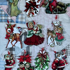 Natal Vermelho Verde Die Cut Vintage Inspirado Retro Imagem Holográfica Glitter Enfeites de Madeira Conjunto de Dez 10 Shabby Chic Feito à Mão Doodaba