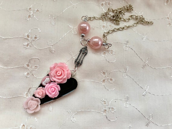Vintage Repurposed Resin Pink Roses Valentine Cam… - image 4