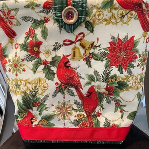 Bolso de mano navideño con diseño de cardenales, pájaros rojos, campanas y acebo, hecho a mano, Doodaba