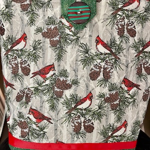 Bolso de mano Doodaba hecho a mano con ramas de pino, pájaros rojos, cardenales de invierno y Navidad