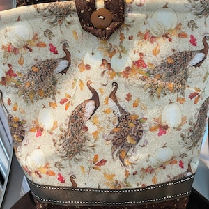 Bolso de mano Doodaba hecho a mano con diseño de pavos reales, calabazas y pájaros para otoño y Acción de Gracias