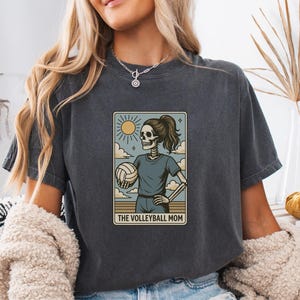 Camiseta de esqueleto para mamás del voleibol: camiseta retro con colores cómodos para mamás deportistas orgullosas, aficionadas al voleibol y atuendo para el día del partido.