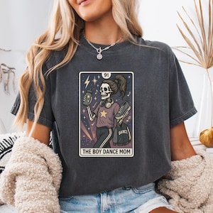 Jungen Tanz Mama Shirt, Comfort Colors® Tarot Karte Skelett T-Shirt, lustiges Tanz Mama T-Shirt, gruseliges Shirt für Tanz Mütter, Halloween Tanz Geschenk