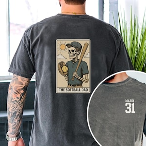 Benutzerdefiniertes lustiges Softball-Vater-Skelett-T-Shirt, Komfort Colors® Game Day Tee, Vintage Tarot-Sport-Shirt, Geschenk für stolzen Softball-Vater