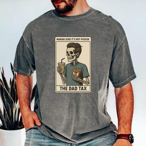 Papa Steuer T-Shirt Comfort Colors®, Vatertags-Shirt, lustiges Papa-Geschenk, Geschenk für Papa, Papa-Steuer-Skelett-Tarot-Karte, lustiges Papa-Witze-T-Stück