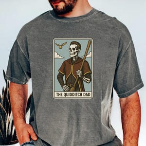 T-shirt de papa de Quidditch - T-shirt de sport sorcier squelettique sorcier, cadeau Comfort Colors® pour les amateurs de magie, idée pour la fête des pères
