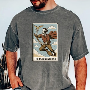 Camiseta do Pai de Quadribol – Camiseta esportiva engraçada do Mago com Vassoura Esqueleto, presente Comfort Colors® para amantes da mágica, ideia para o Dia dos Pais