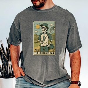 Camisa Lacrosse Dad Comfort Colors com design de esqueleto, perfeita para dias de jogo e pais orgulhosos do esporte