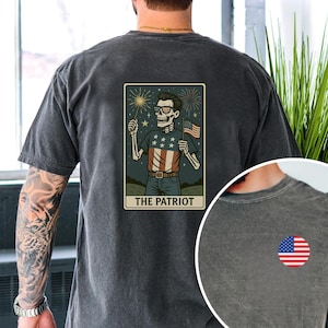 Personalisiertes The Patriot Skeleton Shirt für Männer - Vintage USA Flagge Grafik T-Shirt für 4.Juli und American Pride Outfits