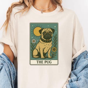 Mops Tarot Karte Shirt Komfort Farben Mystisch Hunde Liebhaber Grafik T-Shirt Himmlische Haustier Ästhetik Vintage Witchy Stern Sonnengeist Tier Shirt