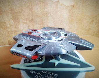 Defiant Class Replica Model with Stand – Glow-in-the-Dark - Collectable home decor - Sci-fi gift