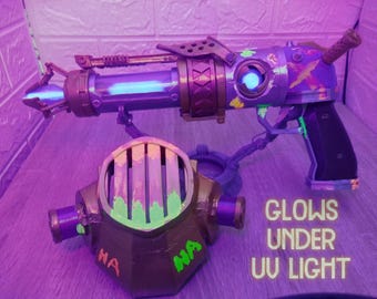 Jinx Gun and Gas Mask from Arcane - Isha Gun - Glows under UV - Cosplay prop