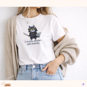 Samurai Wolf T-shirt, Chibi Anime Djurtröja, Lone Wolf Streetwear, jag jobbar ensam. Självklart