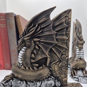 Dragon Bookends – Hand Painted Fantasy Home Decor, Mythical Bookshelf Accessories, Unique Gift for Readers & Gamers