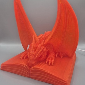 Dragon Library LED Night Light – Fantasy Book Nook Decor - USB Powered Ethereal Lamp