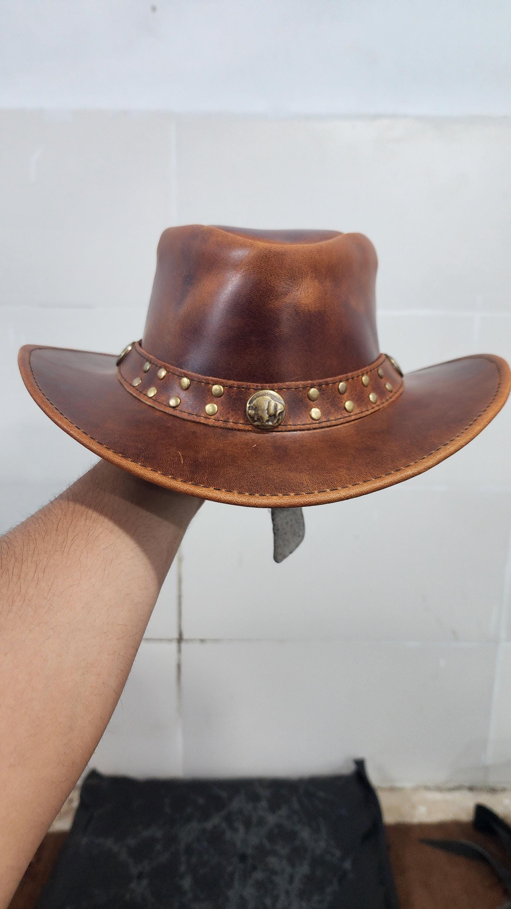 Sombrero De Vaquero Marrón Aislado Sobre Fondo Blanco. | Foto Premium