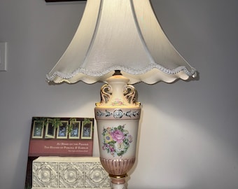 Vintage Ceramic Urn Table Lamp With Floral Decorations.