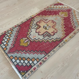 1.6x3.1ft, Small Red rug, Turkish rug, Vintage mini rug, Ethnic rug, Rustic rug, Boho rug, Oushak rug, Wool rug, Doormat, Entryway rug