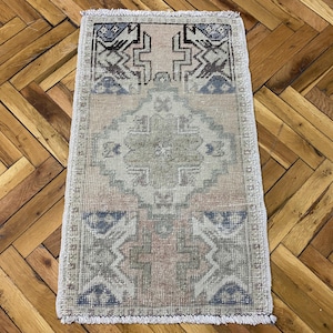 1.6x2.7 ft, Small Pink rug, Turkish mini rug, Vintage rug, Ethnic rug, Antique rug, Boho rug, Oushak rug, Wool rug, Doormat rug, Bath rug