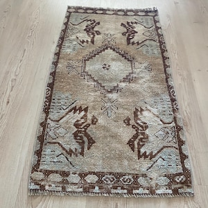 Turkish mini rug, Vintage rug, Small Brown rug, Neutral rug, Pastel rug, Oushak rug, Wool rug, Doormat rug, Bath rug, Boho rug, 1.5x2.7 ft
