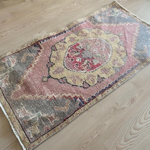 Pink rug, Turkish rug, Vintage small rug, Anatolian rug, Handmade rug, Oushak Wool rug, Doormat, Entryway rug, Boho decor rug, 1.8x3.5ft