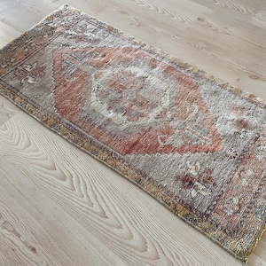 1.6x3.3ft, Faded Pink rug, Turkish small rug, Vintage rug, Pale rug, Boho decor rug, Handmade rug, Oushak rug, Wool rug, Doormat, Bath rug