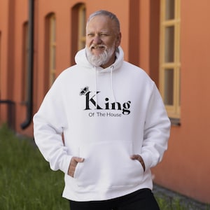 Camiseta "Rey de la Casa" para papá - Diseño de la letra "K" de la corona - Idea divertida para el Día del Padre - Camiseta genial para papá - Regalo para esposo o padre