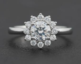 Anillo flor adiamantado / Anillo redondo para mujer / Anillo brillante / Anillo de compromiso circular accesorio mujer 2 Baños Platino