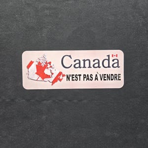 フランス語 カナダは売り物ではありません ビニールステッカー バンパーステッカー ラップトップ トラック バン 車 トランプなし USA