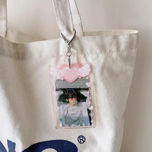 Kawaii Kpop Photocard Holder Keychain, Angel Wing PC Case with Glitter, Heart Lock Aesthetic , Gift for Kpop Fans , Concert Bag Charm