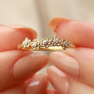 Engraved Flower Ring Dainty Personalized Stackable Friendship Ring Custom Gifts for Mom Adjustable Silver Band
