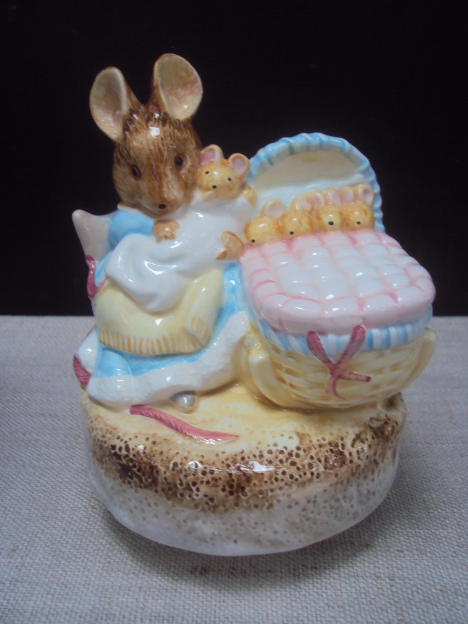 Vtg Schmid Beatrix Potter Music Box 