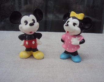 Dos figuras vintage de Mickey Mouse y Minnie Mouse de Walt Disney Productions en miniatura de 3 pulgadas, fabricadas en Japón.