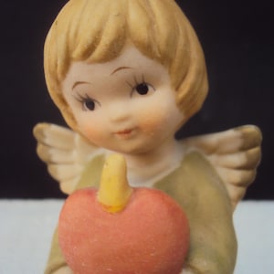 Vintage Lefton China Angel Girl With Heart Angel Boy or Girl Hand Painted Number 2473