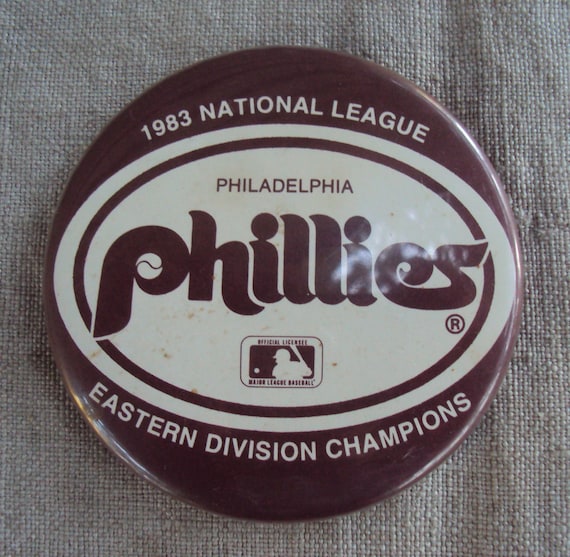 Vintage 80s  Pin Back Button Phillies Baseball So… - image 1
