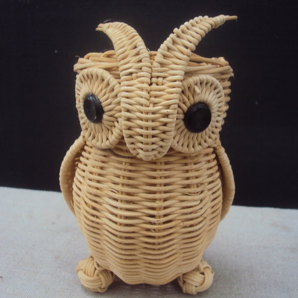 Vintage Wicker Rattan Woven Handmade Owl Vase Figural Folk Art Basket Pencil Holder Wall Shelf Decor