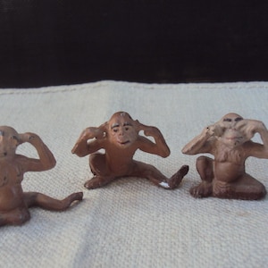 Vintage Metal 3 Wise Monkeys Figures See no Evil Hear no Evil Speak no Evil 1.25&quot; Shelf Sitter Figures