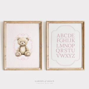 Toile teddybeer en alfabet kinderkamer muurkunst set van 2 | Boerderij kinderkamerdecoratie | Cottagecore abc-afdruk | Zachtroze vintage meisjesposter