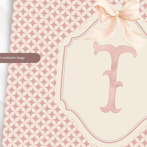 Puede incluir: Un dise&ntilde;o decorativo con la letra "F" rosa dentro de un marco color crema, adornado con un lazo. El fondo tiene un patr&oacute;n repetitivo de formas de diamante rosas y crema. Las palabras "High resolution image" est&aacute;n en un rect&aacute;ngulo marr&oacute;n.